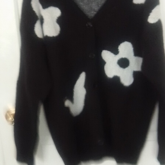 Floral Pattern Black Sweater - Picture 2 of 2